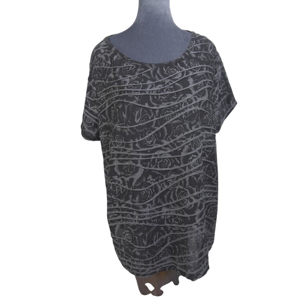 Simply Vera Vera Wang Top 1X Black Gray Rose Print Textured Pintuck Tee